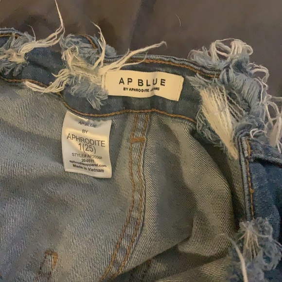 AP Blue distressed   Size says 1 (25) - Picture 3 of 3